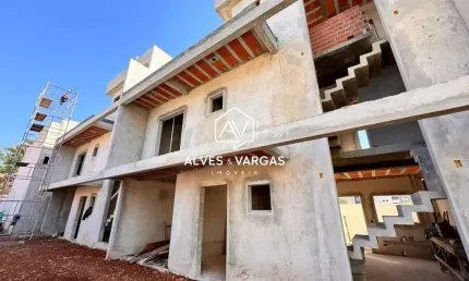 Casa em condomínio fechado com 3 quartos à venda na Rua Desembargador Arthur Leme, 176, Bacacheri, Curitiba por R$ 950.000