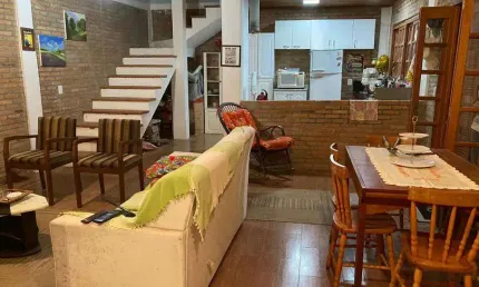 Casa com 4 quartos à venda na Rua Santa Cruz, Santa Tereza, Porto Alegre