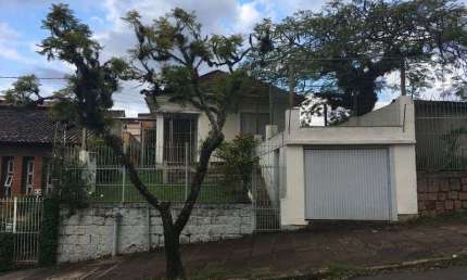 Casa com 3 quartos à venda na Rua Marechal Mesquita, Teresópolis, Porto Alegre