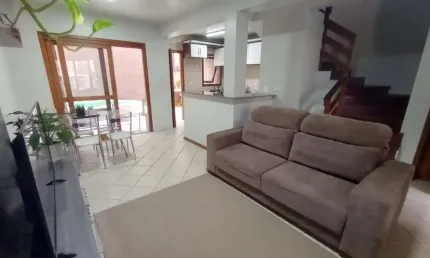 Casa com 3 quartos à venda na Rua Helio Felix Frey, Espírito Santo, Porto Alegre