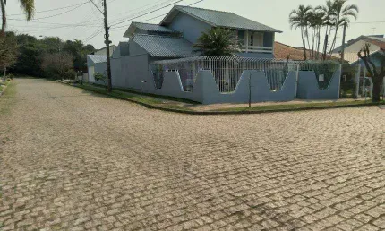 Casa com 4 quartos à venda na Rua Paulo Derly Strehl, Guarujá, Porto Alegre