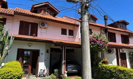 Casa com 3 quartos à venda na Avenida Eduardo Prado, Cavalhada, Porto Alegre