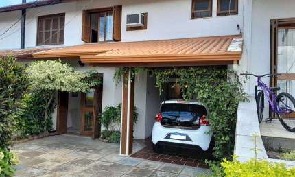 Casa com 3 quartos à venda na Avenida Eduardo Prado, Cavalhada, Porto Alegre