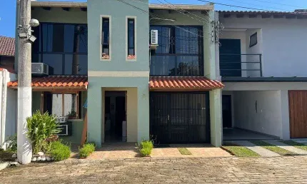 Casa com 3 quartos à venda na Avenida da Cavalhada, Ipanema, Porto Alegre