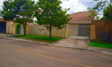 Casa à venda na Rua Vinte e Um de Abril, Centro, Pinhais