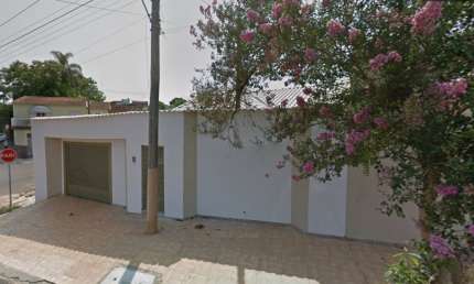 Casa no Centro de Capão Bonito 3 Dt. com área ao lado livre 80m²