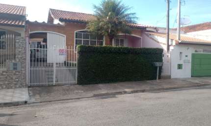 Casa térrea com 2 dormitórios no Jd. Maria José em Salto de Pirapora