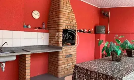 Sobrado no Centro com 187m² 4 dorms. 1 suite e quintal amplo