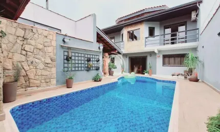 Casa à venda com piscina no Jardim Karolyne - Votorantim/SP