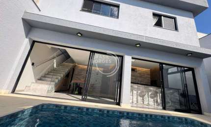 Casa no condomínio Villagio Milano- 3 suítes - toda planejada- piscina