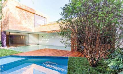 Jardim Paulista Rua Marechal Bitencourt. Casa à Venda - Rua Marechal Bitencourt, 477m², 3 quartos, sendo 3 suítes, piscina, área gourmet e 3 vagas. Próximo ao Parque Ibirapuera