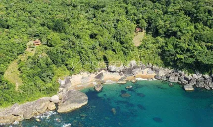 Praia do Gato Baía de Castelhanos - Ilhabela - SP. Terreno lote à venda Praia do Gato Ilhabela, área 216.079 m², casa com 1 quarto e vista para o mar em Frente a Praia do Gato Ilhabela -SP