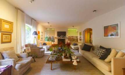 Casa de Vila à venda Rua Lourenço Castanho, 255. Casa à venda Vila Nova Conceição, 3 quartos, sendo 3 suítes, 397m², rua fechada e segura ao lado da Praça Moreira Cabral e do Parque Ibirapuera