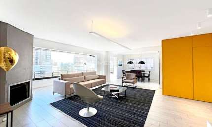 Edifício Kristal Park Rua Inajaroba, 17 - Vila Nova Conceição. Venda apartamento com 209 m², 3 quartos, sendo 3 suítes, varanda, 3 vagas e lazer. Próximo ao Parque Ibirapuera
