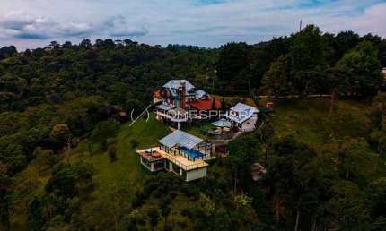 Casa à venda de Alto Padrão em Campos do Jordão vista para Pedra do Baú. Alto da Boa Vista | Campos do Jordão| SP