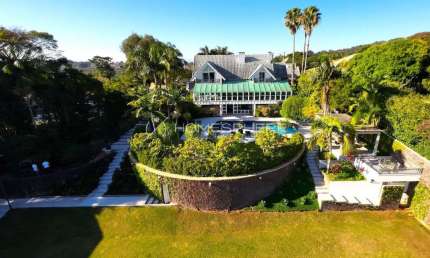 Refúgio Exclusivo | Atibaia | Casa à venda Região Bragantina em Atibaia, 1800 m², 7 quartos sendo 7 suítes, piscina, quadra de tênis e academia completa