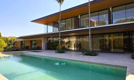 Casa de condomínio com 1452 m², 6 quartos sendo 6 suítes à venda no bairro Fazenda da Grama.