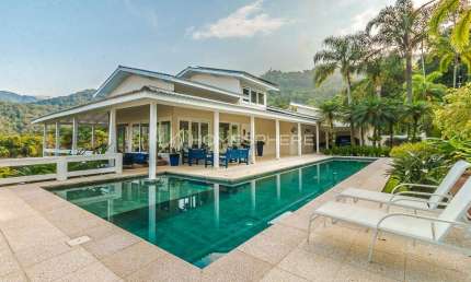 Casa de Condomínio à venda em Maresias, São Sebastião- SP. Casa com vista para o mar, projeto Marcos Gaspaspirini, 5 suítes, piscina e segurança em condomínio fechado em Maresias