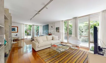 Casas à venda na Rua Campo Verde - Jardim Europa. Casa à venda Jardim Europa, 265 m²,  4 quartos, sendo 2 suítes, Arquitetura Sami Bussab, amplo quintal com jardim e piscina, edícula e 4 vagas. Ao lad