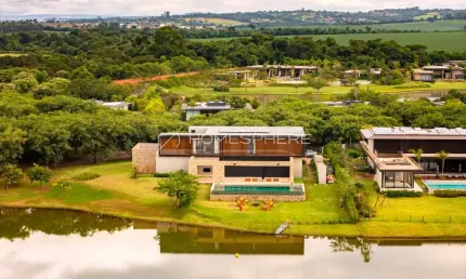 Porto Feliz Condomínio Fazenda Boa Vista. Casa à venda à beira do lago na Fazenda Boa Vista. Luxo em cada detalhe, 1100 m², 6 suítes, piscina, móveis assinados e fino acabamento. JHSF Fazenda Boa Vist