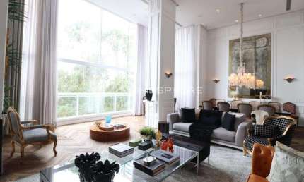 Apartamento com 301 m², 4 quartos sendo 4 suítes e 5 vagas de garagem à venda no bairro Panamby.