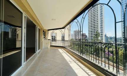 Apartamento com 349 m², 5 quartos sendo 4 suítes e 5 vagas à venda no bairro Panamby.