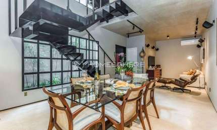 Casa à venda na Rua Bastos Pereira - Vila Nova Conceição. Casa com 4 quartos, sendo 3 suítes, 290 m², piscina, espaço gourmet, home theater e 2 vagas. Casas à venda em Vila Nova Conceição, São Paulo -