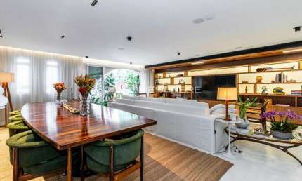 Condomínio Narciso Rua Oscar Freire, 57. Apartamento à venda Jardim América, 242m², 4 suítes, reformado, adega, varanda e 2 vagas. Próximo ao clube Paulistano