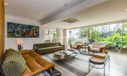 Condomínio Benedito Lapin R. Benedito Lapin, 81 - Itaim Bibi. Venda Apartamento com 164 m², 2 suítes, varanda, reformado e decorado por Juliana Vasconcellos, 2 vagas e lazer no Edifício Benedito Lapin