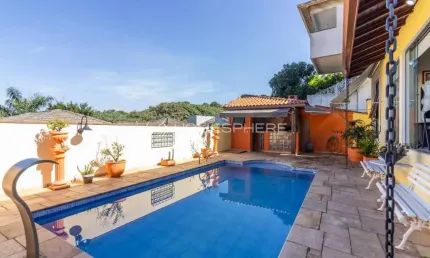 Casa de condomínio com 336 m², 3 quartos sendo 1 suíte à venda no bairro Alphaville.