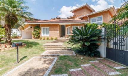 Casa de condomínio com 500 m², 4 quartos sendo 4 suítes à venda no coração Alphaville.