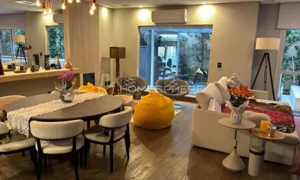 Casa em Condomínio  com 300 m², 4 quartos sendo 3 suítes à venda no bairro Panamby.