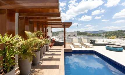 Casa de condomínio com 464 m², 4 suítes , Piscina e Studio Acústico