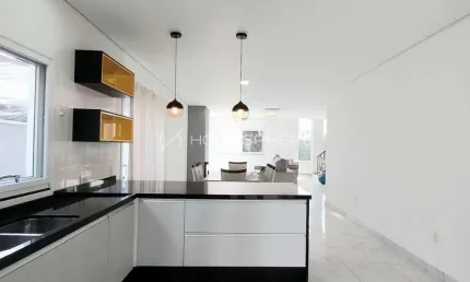 Casa a venda em Aldeia da Serra com 3 suítes e Jardim