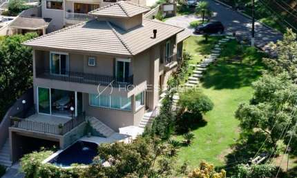Casa de condomínio com 460 m², 3 quartos sendo 3 suítes à venda no bairro Alphaville.