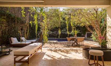 Casa belíssima à Venda no Jardim Paulista – Projeto de Bi Crisóstomo, 590 m², 4 Suítes, Piscina, Espaço Gourmet e segurança  Próxima ao Parque Ibirapuera