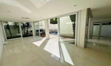 Casa de condomínio com 365 m², 4 quartos sendo 4 suítes à venda no bairro Jardim Petrópolis.