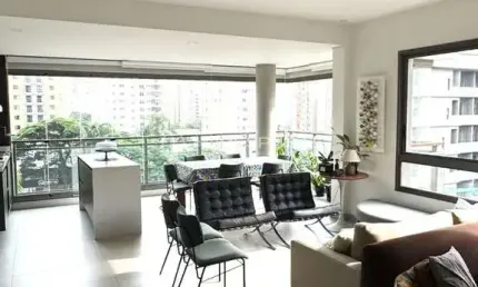 Apartamento com 117 m², 2 quartos sendo 2 suítes à venda no bairro Moema.