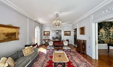 Condomínio Edificio Don Cristovao Diniz R. Cristóvão Diniz, 21 Jardim América. Apartamento à venda, 380 m², 4 quartos, sendo 2 suítes, andar alto, 3 vagas e linda vista. Ao lado do Club Athletico Paul