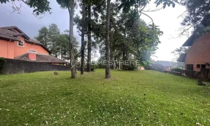 Terreno em condomínio com 1005 m²,  à venda em Aldeia da Serra.