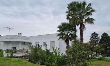 Casa de condomínio com 498 m², 4 quartos sendo 4 suítes à venda no bairro Aldeia da Serra.