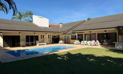 Casa de condomínio com 620 m², 4 quartos sendo 4 suítes à venda no bairro Alphaville.