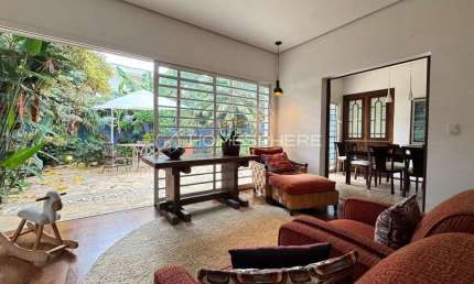 Casas à venda na Rua Castro Delgado Alto de Pinheiros. Casa à venda em Alto de Pinheiros com 230 m³, 3 suítes, amplo quintal e 2 vagas