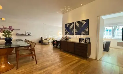 Condomínio Maria Regina Rua Haddock Lobo Jardim América. Apartamento à venda 201 m², 2 quartos, sendo 1 suíte, reformado com projeto do arquiteto Lucas Dualdi e 2 vagas de garagem