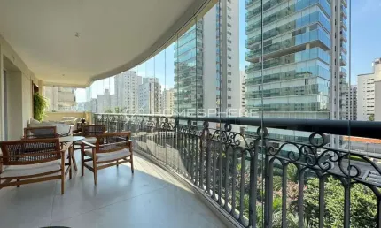 Condomínio Piazza Della Fortezza Moema Av. Jurucê, 664. Apartamento à venda 250 m², 4 suítes, varanda, 5 vagas e lazer. Próximo ao Shopping Ibirapuera e CONSA - Colégio Franciscano