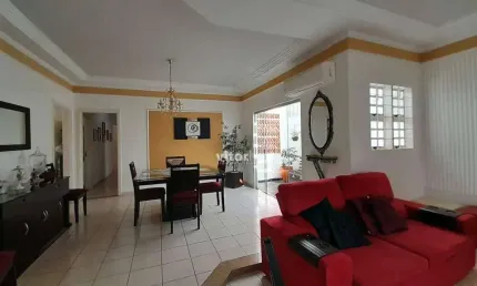 Casa com 3 quartos à venda no Santa Mônica, Uberlândia 