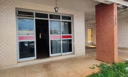 Casa com 3 quartos à venda no Martins, Uberlândia 