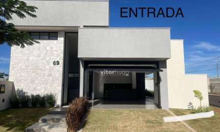 Casa em condomínio fechado com 3 quartos à venda no Grand Ville, Uberlândia 