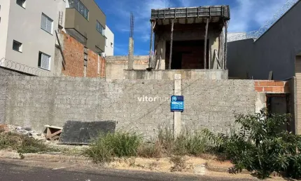 Sobrado com 3 dormitórios à venda, 230 m² por r$ 780.000,00 - novo mundo - uberlândia/mg