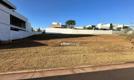 Terreno em condomínio fechado à venda no Granja Marileusa, Uberlândia 